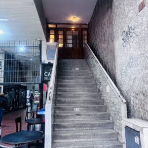 ITUZAINGO 1113. MONOAMBIENTE CON ACCESO DIRECTO A GALERÍA COMERCIAL.