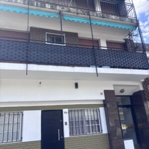 Departamento 2 ambientes. Brasil y Hipólito Yrigoyen.